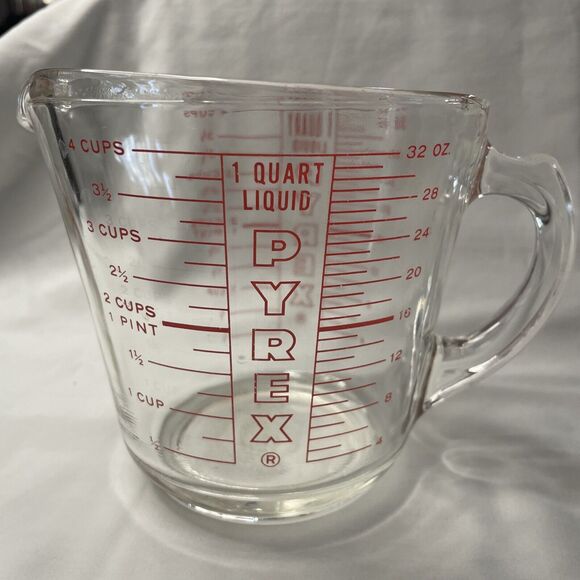 Vintage Pyrex #532 D Handle 4-Cup 1-Quart Red Lettering Glass Measuring Cup USA - Picture 1 of 10